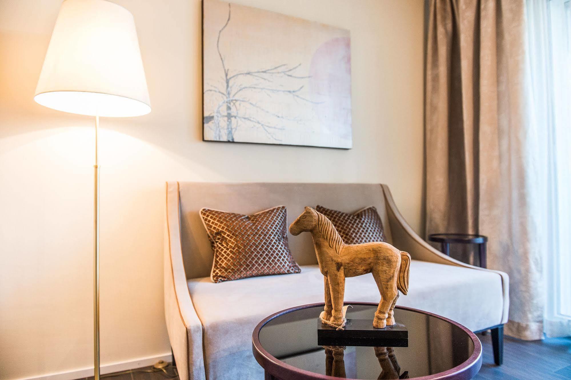 Hotel My Way Zuerich 발리셀렌 외부 사진