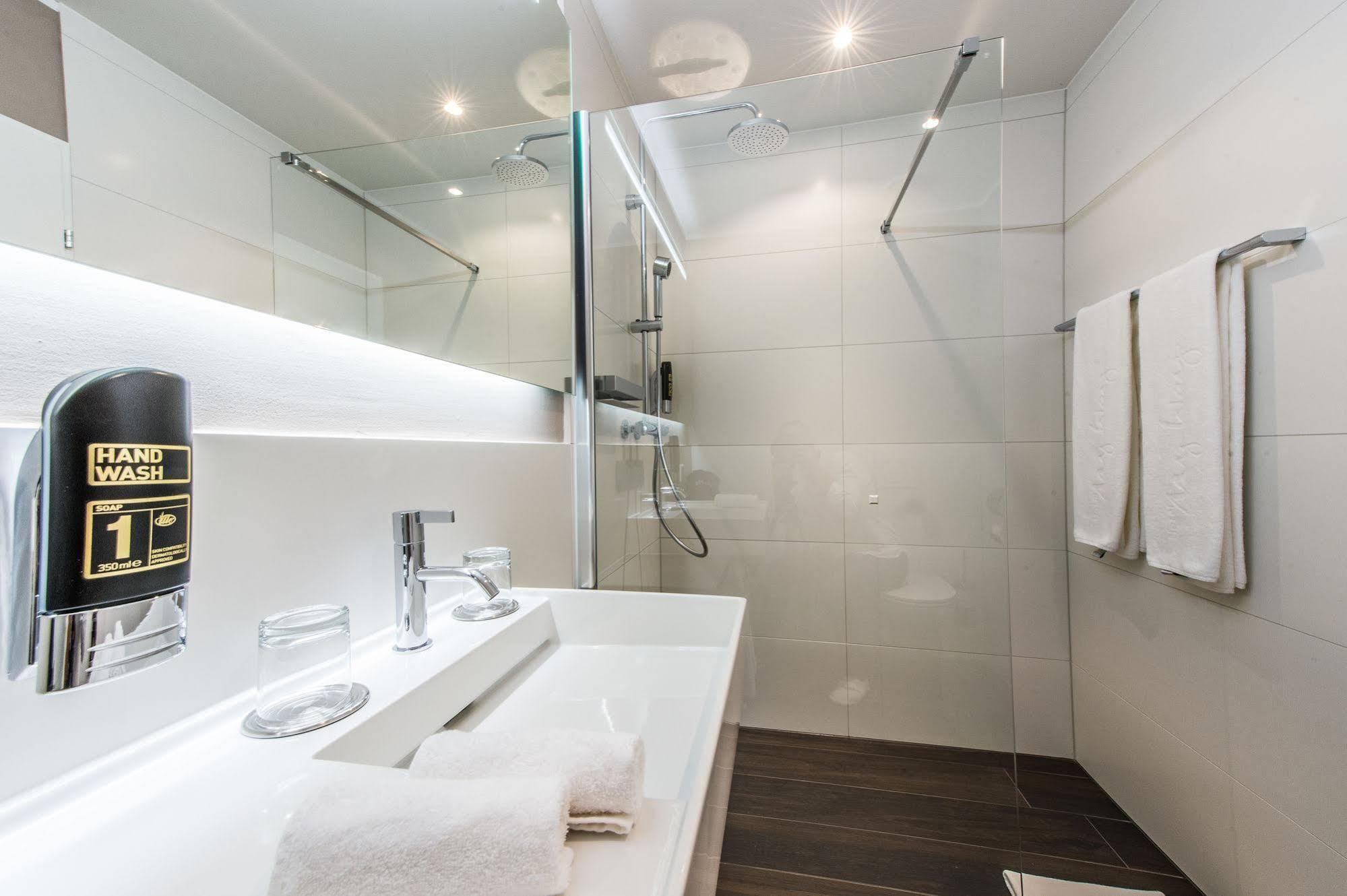 Hotel My Way Zuerich 발리셀렌 외부 사진