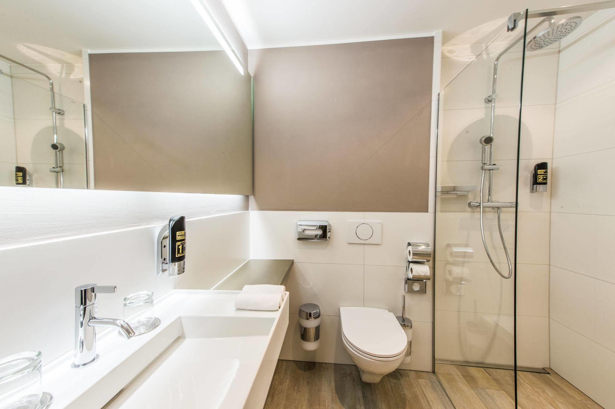 Hotel My Way Zuerich 발리셀렌 외부 사진
