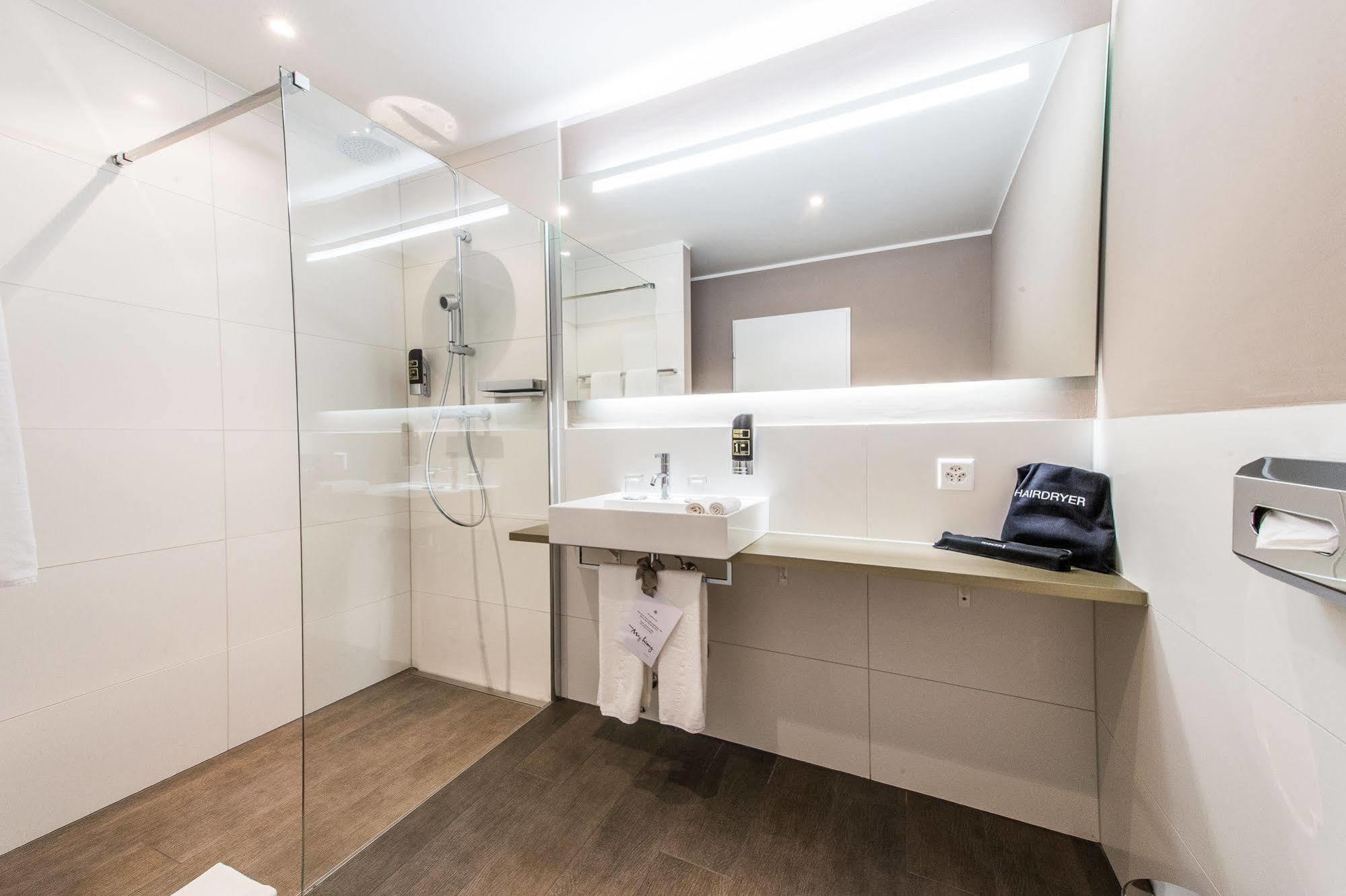Hotel My Way Zuerich 발리셀렌 외부 사진